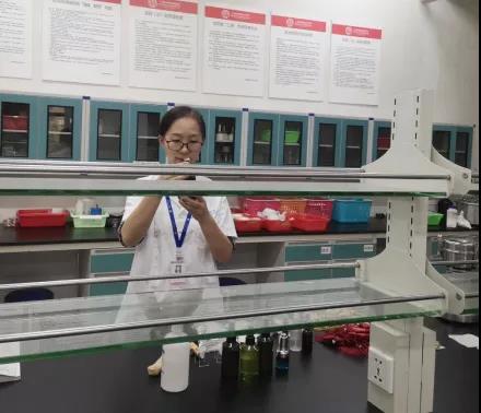 药学院优秀教师特辑 | 秦春梅老师 教学设备开发的匠心探寻者